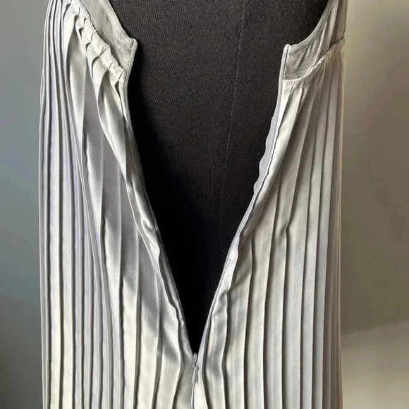 Romeo &  Juliet Couture Dress - Picture 6 of 10